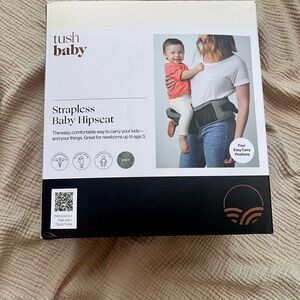 Tushbaby Carrier in Gray